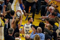 NBA季后赛常规赛对决在即！皇家马德里演练定位球，金州勇士密集防守应对的简单介绍